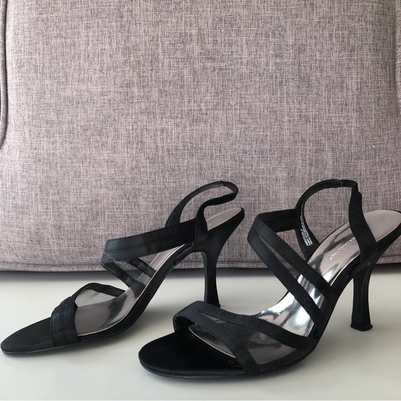 Expressions Black Strappy Heel - Picture 3 of 5